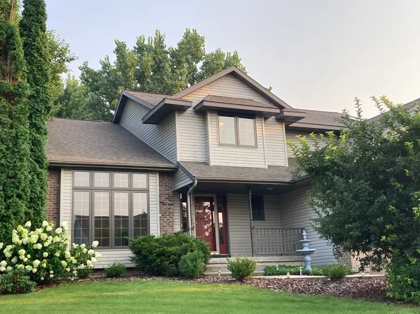 1815 Essex Dr, Sun Prairie, WI 53590