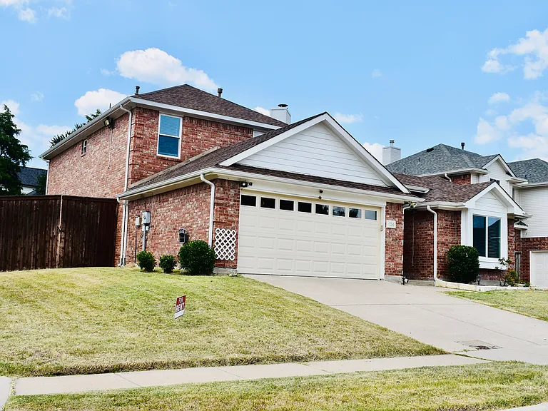 134 Turnberry Ln — Photo 2