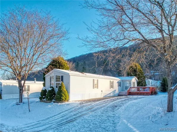 83 Valley Dr, Great Valley, NY 14741