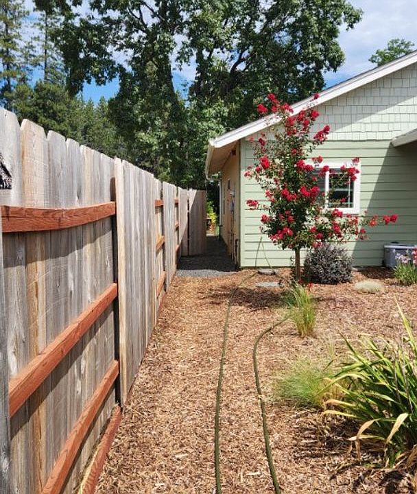 2nd image of 1429 Juniper Ln