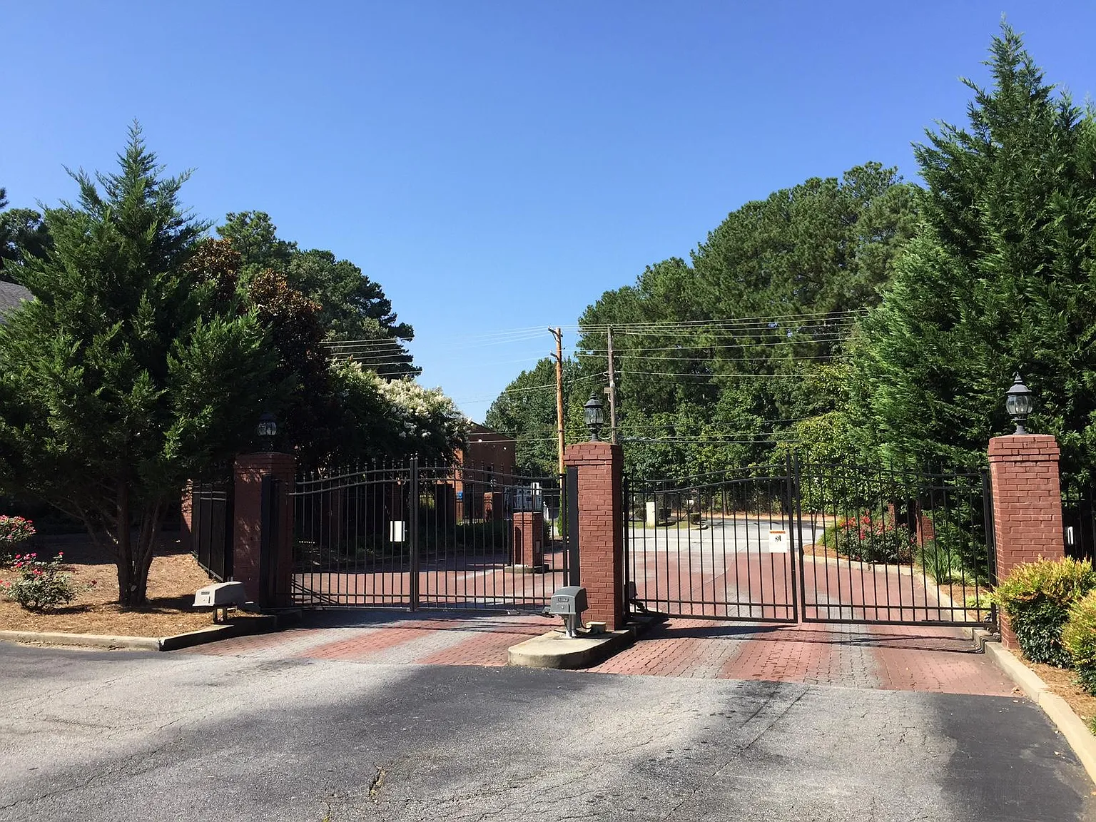 410 Summer Pl — Photo 3