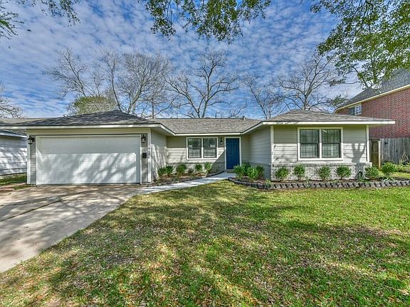 This Adorable Bellaire Beauty Has Been Completely Remodeled.