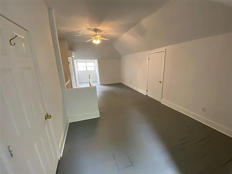 529 W Oak Ave — Photo 12