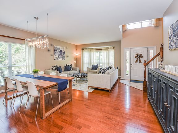 Beautiful entry way...