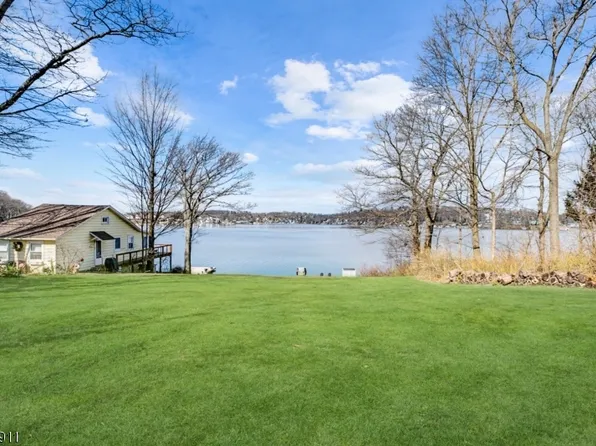 25 Windemere Ave, Mount Arlington Boro, NJ 07856