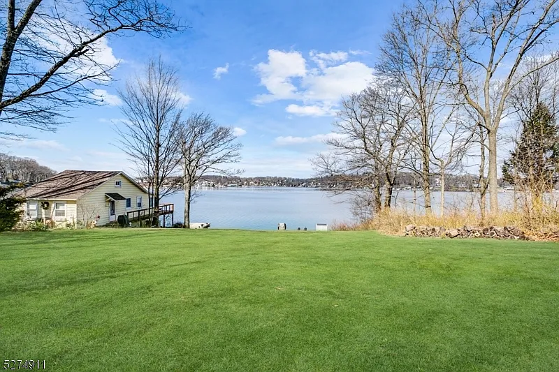 25 Windemere Ave photo 1