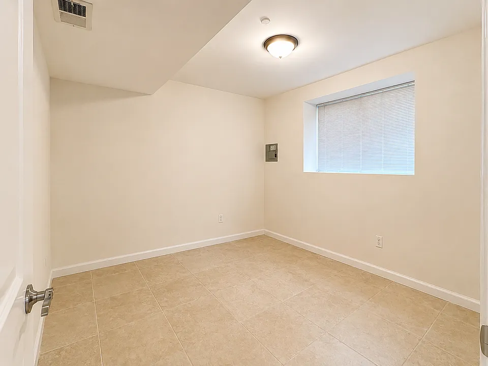29 Burgher Ave #1
