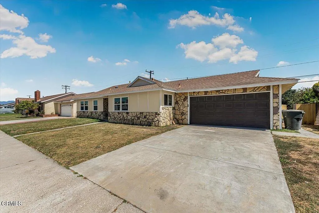3 bed, 2.0 bath, 1264 sqft, $4,000 — Photo 1