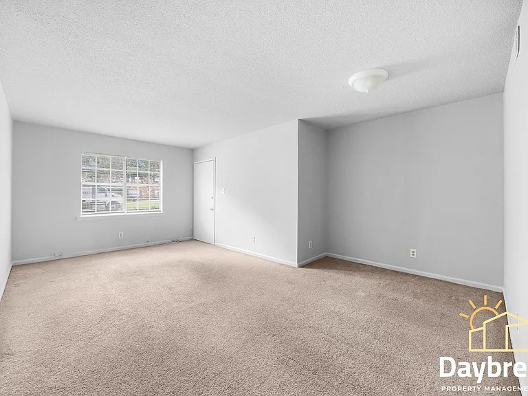 10910 Queen Ann Ct — Photo 3