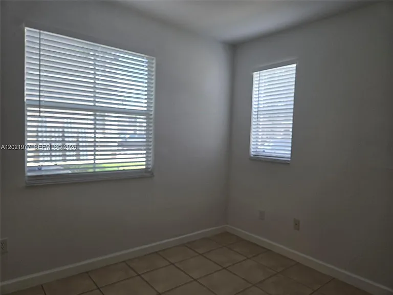 2755 SE 16th Ave #103 — Photo 4