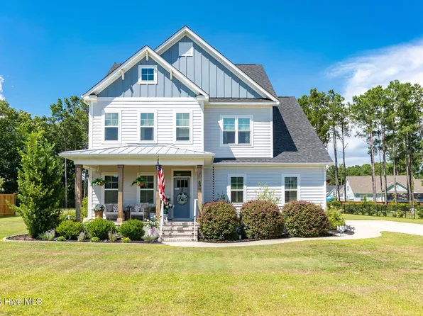 699 Crown Pointe Drive, Hampstead, NC 28443