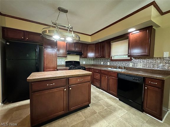 2nd image of 2774 Beal St NW