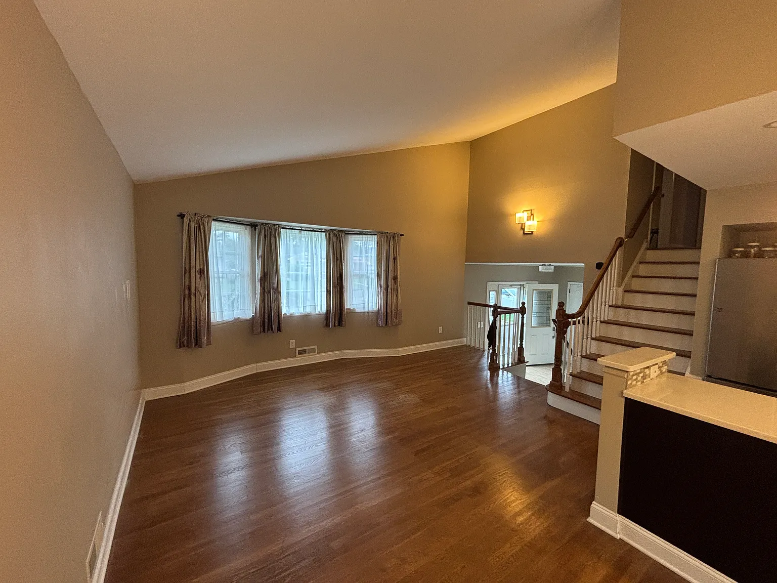 3 bed, 1564 sqft, $3,480 — Photo 3