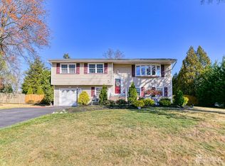 1379 Noah Rd, North Brunswick, NJ 08902