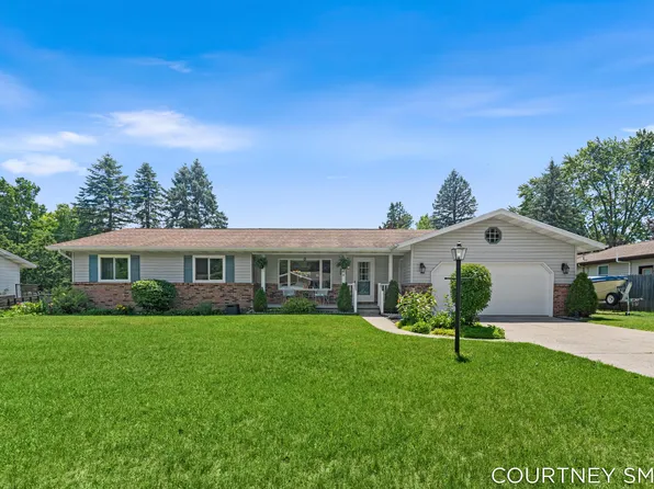 672 Birchwood Ct SE, Lowell, MI 49331