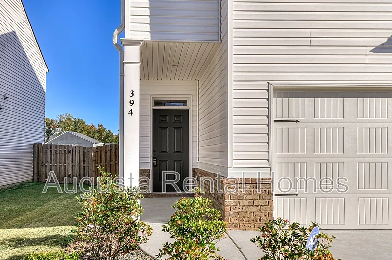 4 bed, 2.5 bath, 1976 sqft, $1,900 — Photo 4