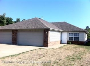 4449 W La Siesta St, Springfield, MO 65802