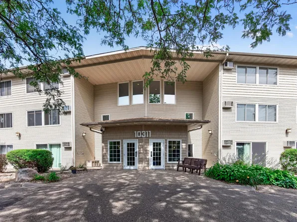10311 Cedar Lake Rd APT 313, Minnetonka, MN 55305