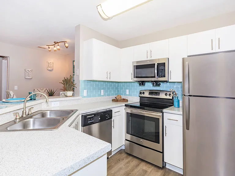 The Club at Danforth Apartments — Photo 27