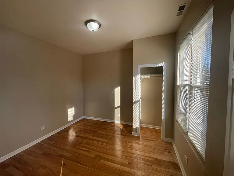 1022 W 64th St #2E — Photo 7