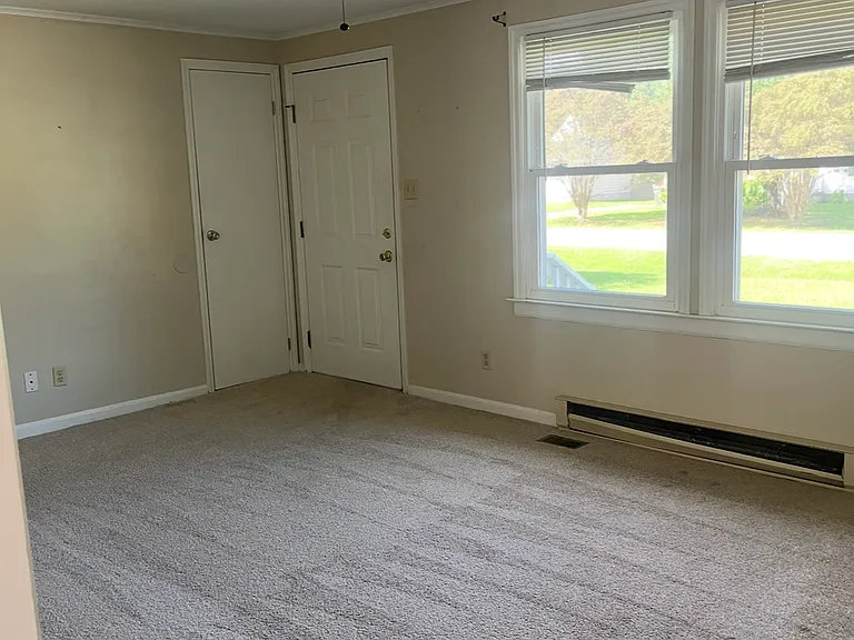 106 Virginia Ln — Photo 2