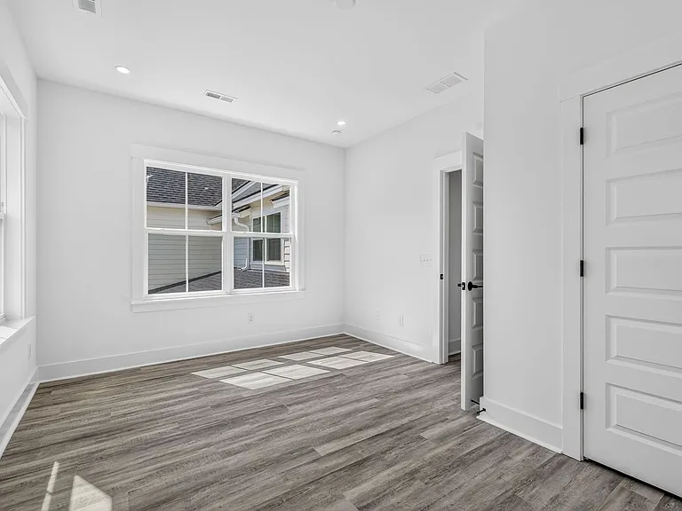 405 Oak Hammock Ct — Photo 32