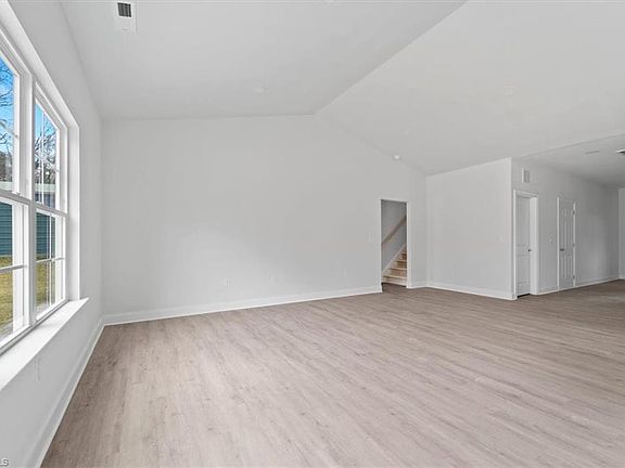 5th image of 852 Deadmon Rd