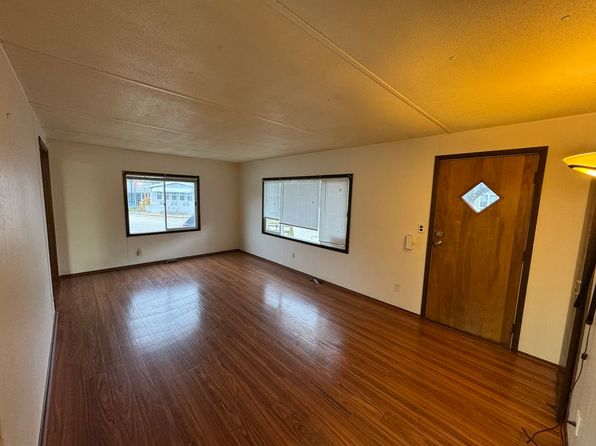 1069 Lakewood Rd, Elgin, IL 60123