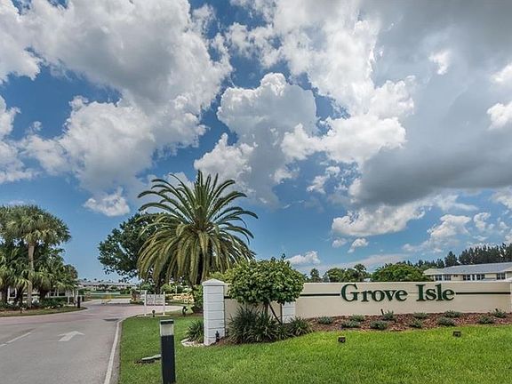 3rd image of 652 Lake Orchid Cir
