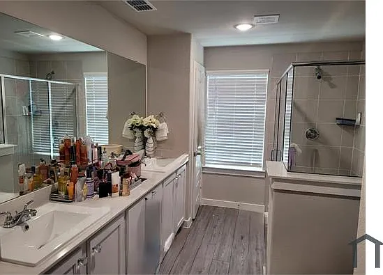2401 Green River Rd — Photo 8