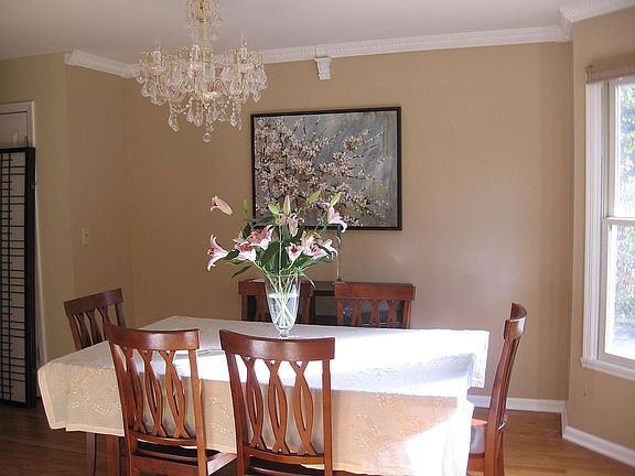 Dining Room w/ Crown Molding