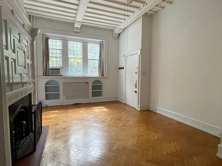 2211-13-15 Spruce Street — Photo 8