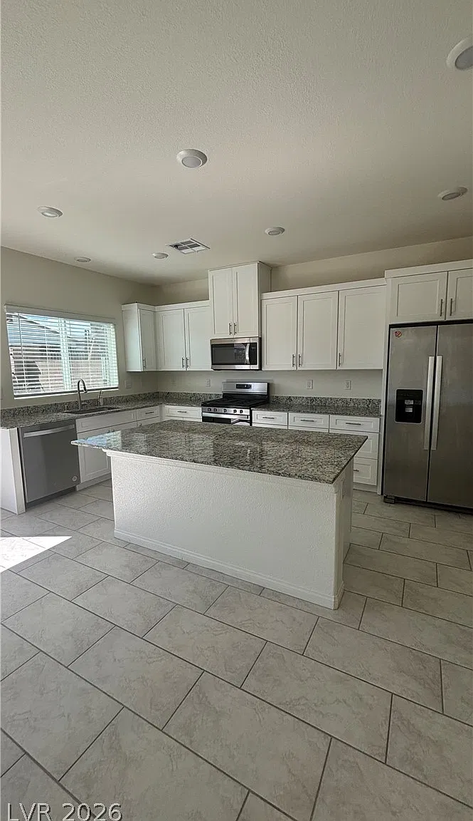 5 bed, 3.0 bath, 2946 sqft, $2,900 — Photo 4