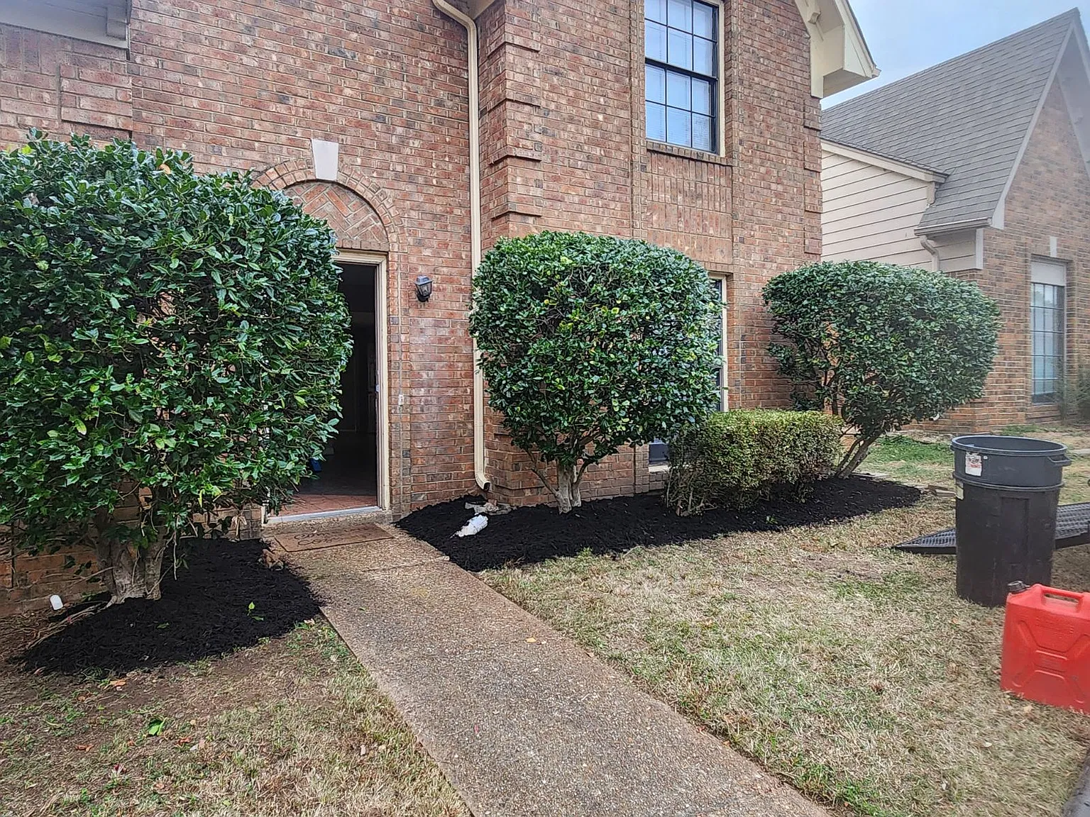 3 bed, 1935 sqft, $1,900 — Photo 1