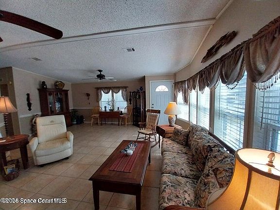 4th image of 306 Papaya Cir