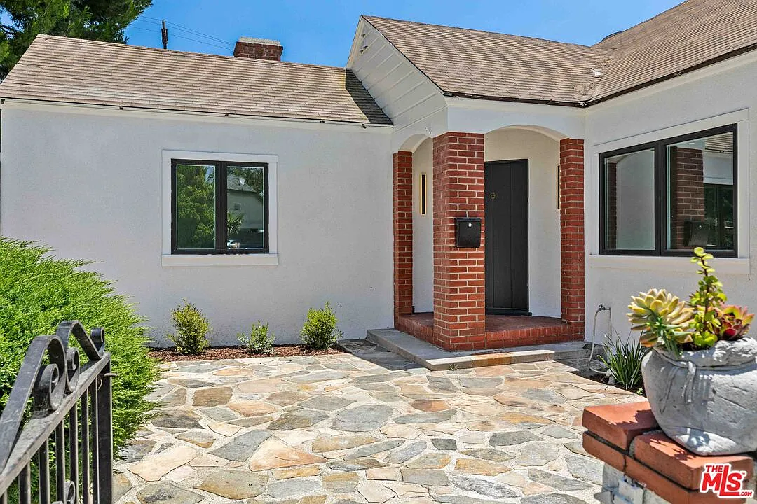 3 bed, 2.0 bath, 1574 sqft, $6,300 — Photo 4