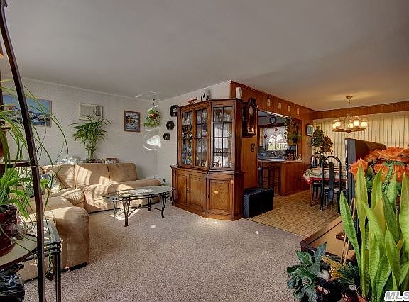 2nd image of 35 Beach St