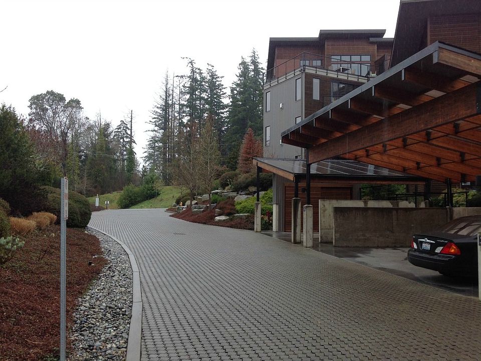 1st image of 732 NE Vineyard Ln #103