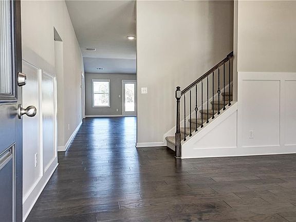 2nd image of 5835 Park Pt