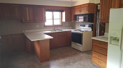 4th image of 298 Willow Ave