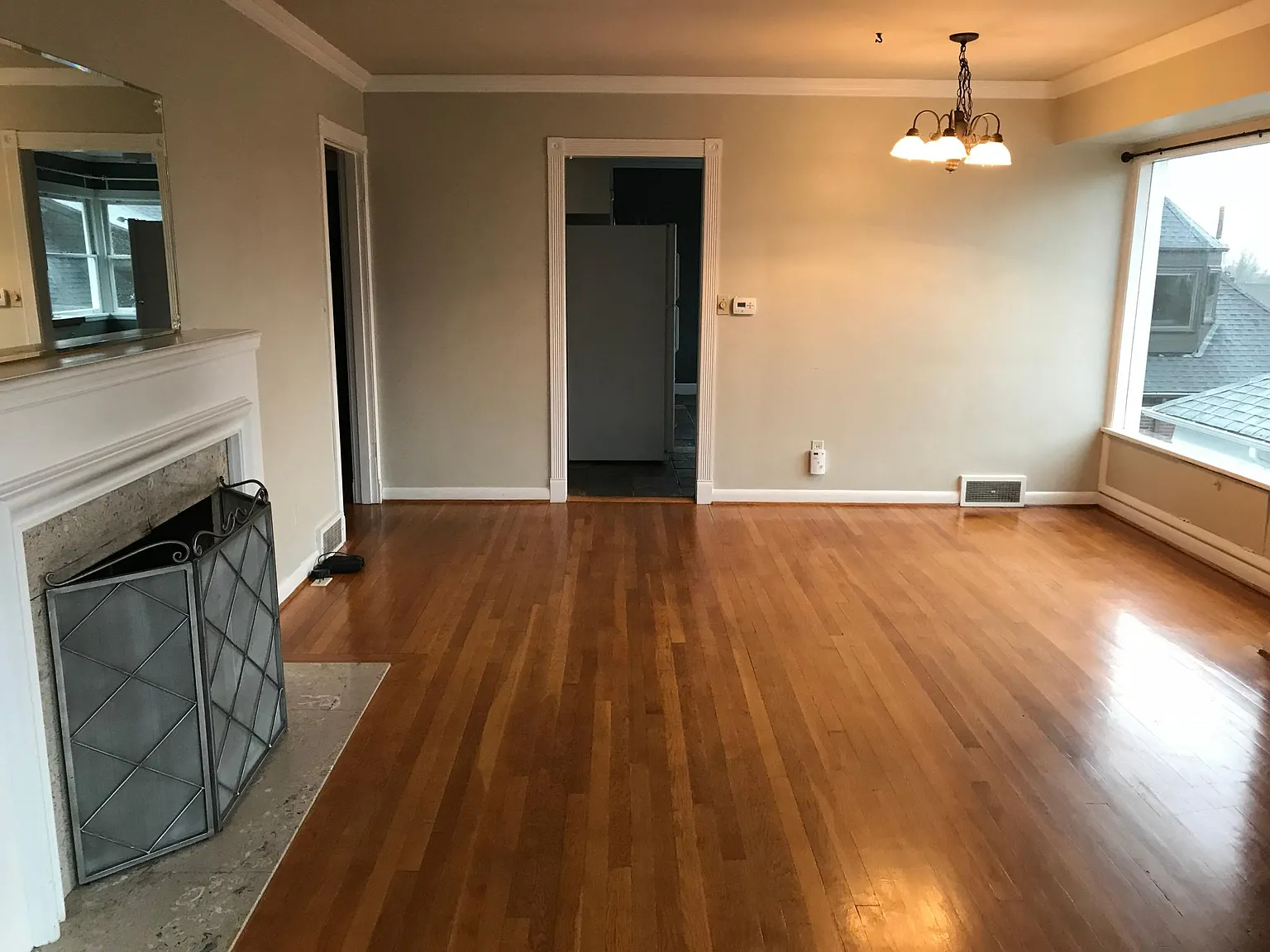 2 bed, 1.5 bath, 2500 sqft, $4,000 — Photo 3