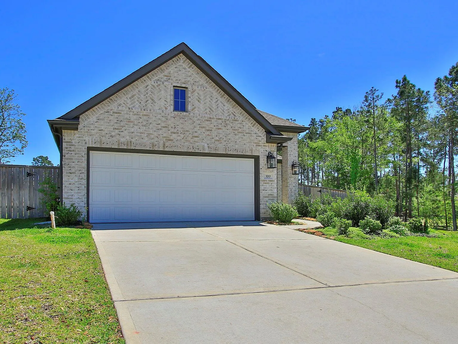 3 bed, 2.0 bath, 1564 sqft, $2,900 — Photo 3