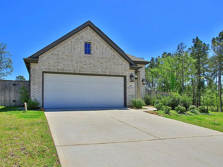 320 Rise Ln — Photo 3