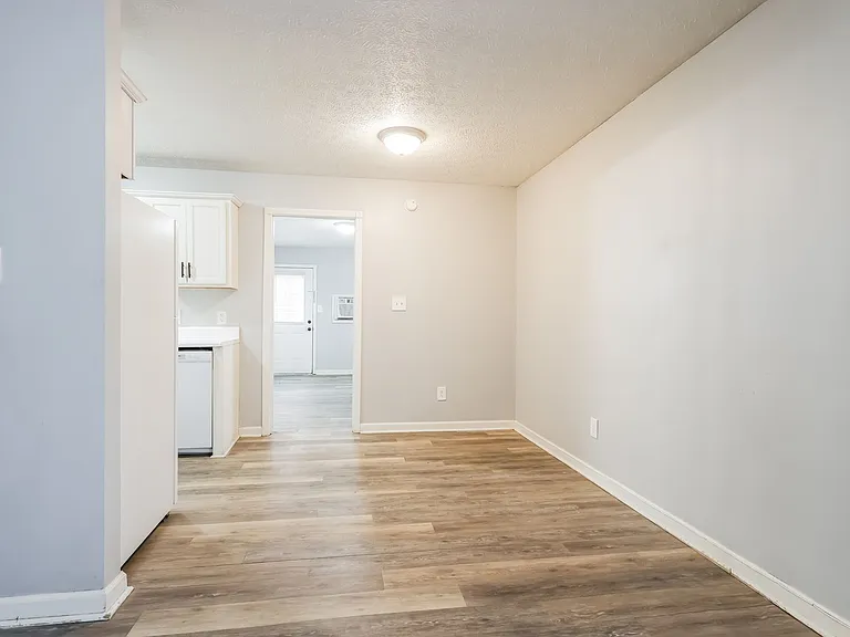 River Valley Apartments — Photo 38