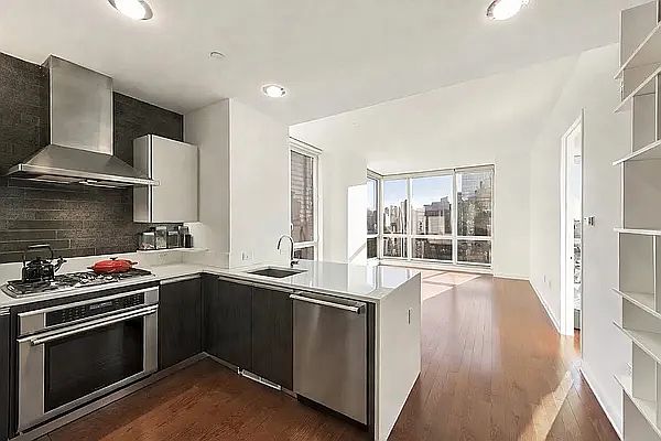 1st image of 247 W 40th St #3703