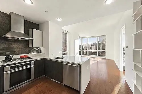 247 W 40th St #3703 Photo 1