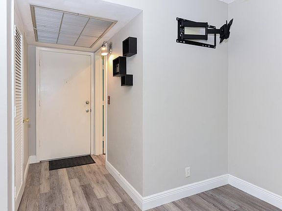 4th image of 298 SW 6th Street #103