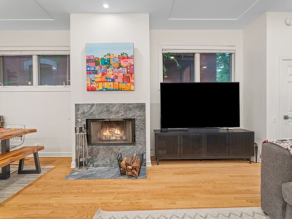 3rd image of 1550 N Hoyne Ave APT 1A