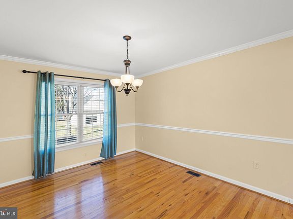 4th image of 134 Caspian Dr