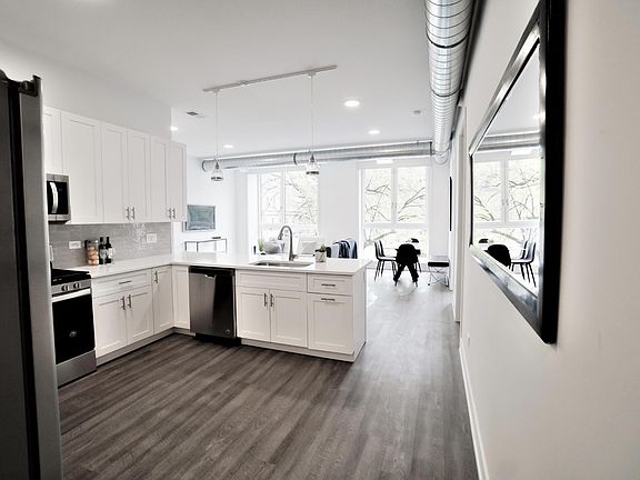 5th image of 1315 W Loyola Ave #3A